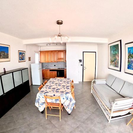 Fronte Mare Stupenda Terrazza Piramide Jesolo Lido Carraro Immobiliare - Family Apartments Luaran gambar